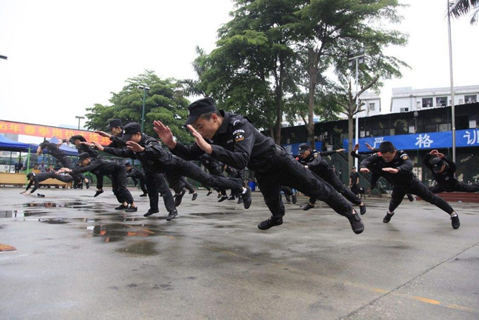 特保隊員正在進行訓練